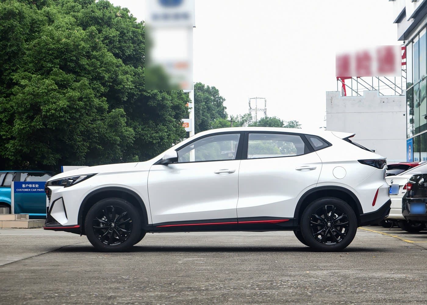 2025 Changan X5 Plus in Star White, side profile — compact SUV for export