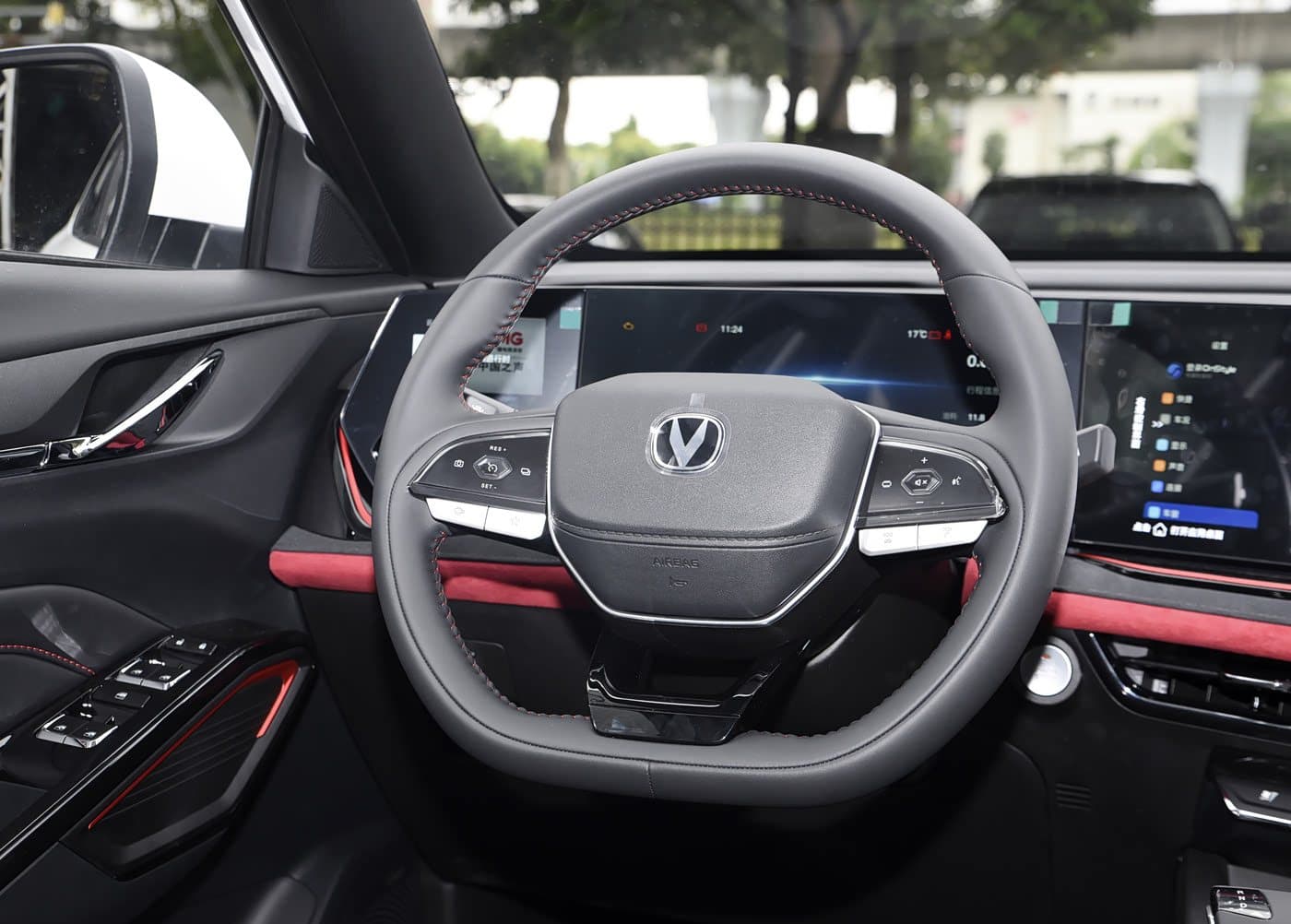 2025 Changan X5 Plus steering wheel and screens — compact SUV for export